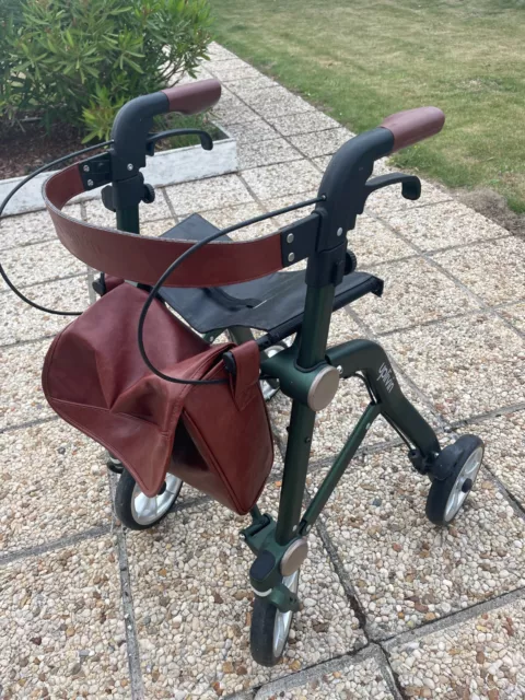 Déambulateur ROLLATOR TRIVE UPLIVIN COMPACT ET MANIABLE