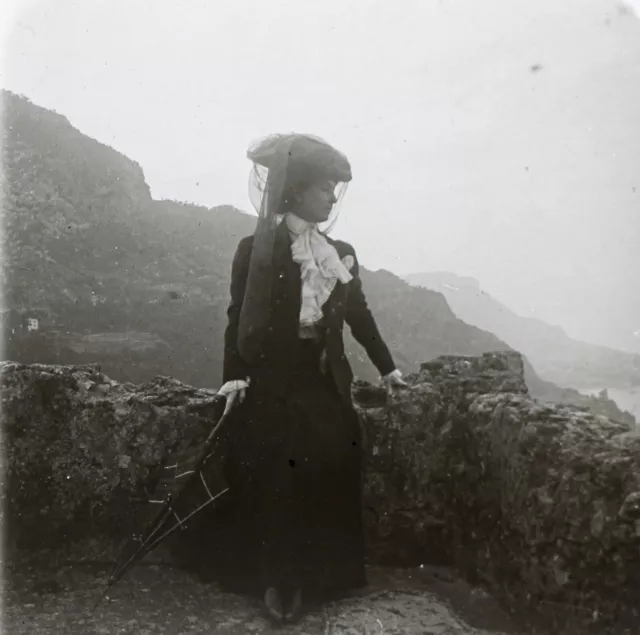 Montagne Belle femme Mode c1900 Photo Plaque de verre Stereo Vintage V34L2n