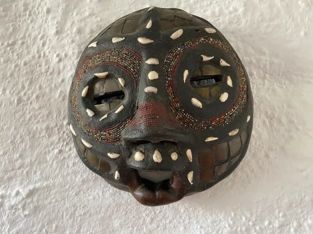 Alte runde afrikanische Holzmaske der Ashanti aus Ghana, Westafrika