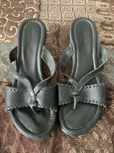 Predictions Women's Sandals Black Wedge Platform Slip On Thong Size 8W Wide