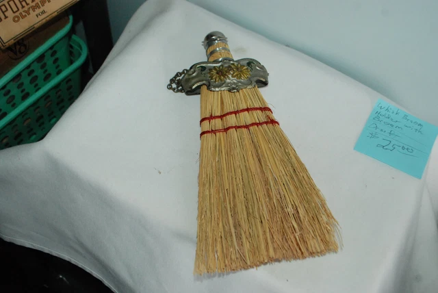 Vintage Wall Hanging, Whisk Broom Holder With Broom ￼