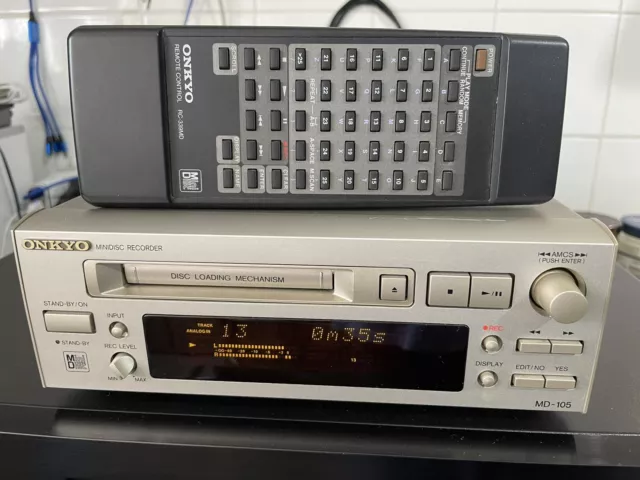 ONKYO  MD-105  MiniDisc Recorder mit Fernbedienung.