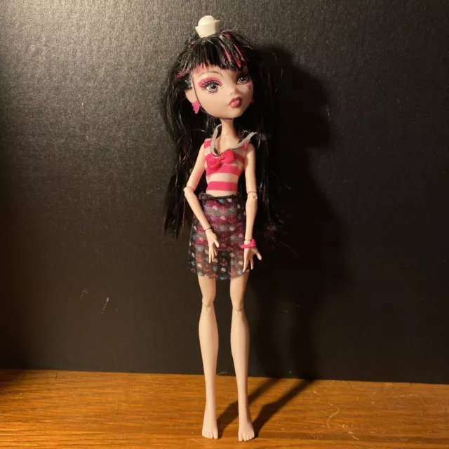 Monster High Skull Shores Draculaura Good Condition Doll, No Shoes