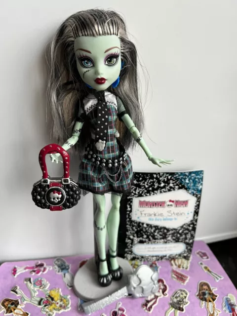 B#6 Monster High Frankie Stein First Wave Doll with Accessories Authentic Ex Con