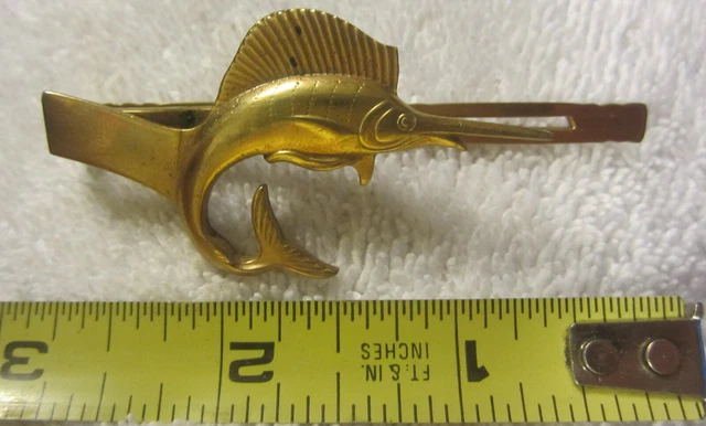1 GOLD TONE MARLIN TIE CLIP SAILFISH FISH FISHERMAN SWORDFISH Vintage pin,badge