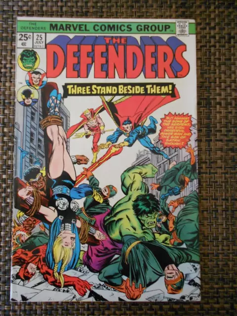 THE DEFENDERS #25 Marvel Comics Original 1st Series 1975 (FN/VF)