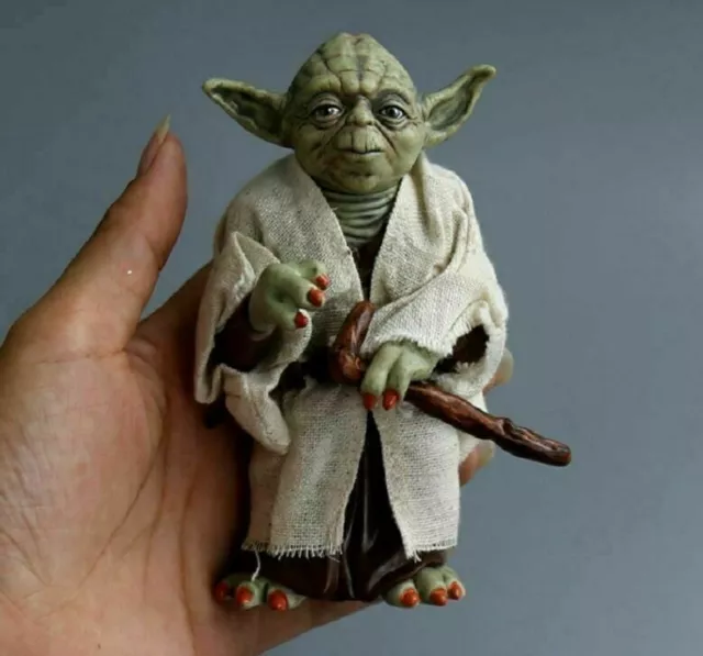 STAR WARS Meister YODA 12cm ACTIONFIGUR Master Figure JEDI mit Kleidung Puppe