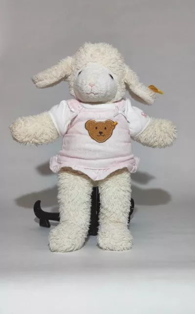 Steiff Träum Süß Lamm ca. 28cm Weiß Rosa Teddykopf 237416 Mit Shirt und Kleid 2