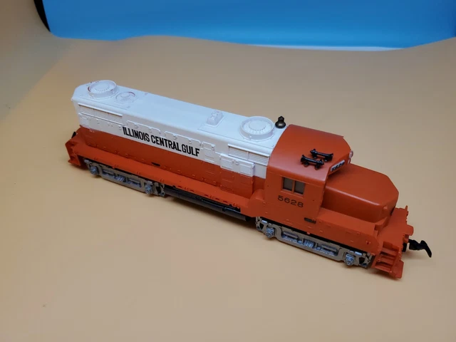 Vintage Tyco Mantua HO Diesel Locomotive Illinois Central Gulf 5628 Metal Rails