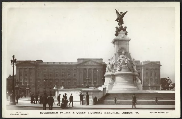 LONDON Buckingham Palace & Queen Victoria Memorial    Samuels RP POSTCARD