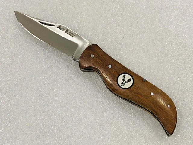 Couteau de poche berge Pradel évolution avec pastille cerf.
