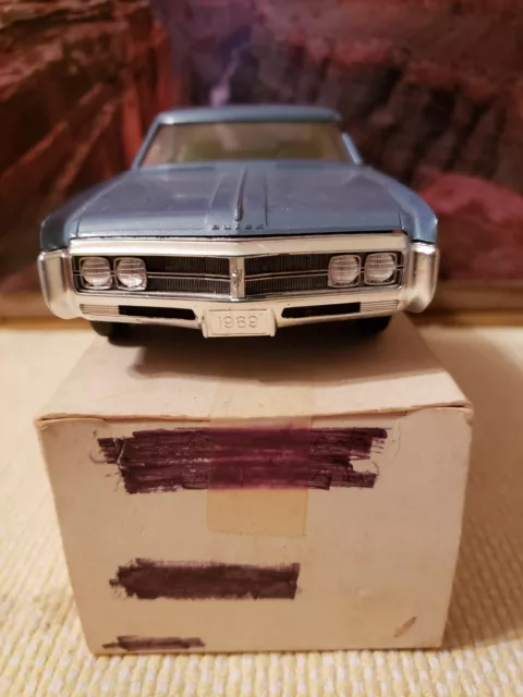 1/25 scale 1969 Buick Wildcat. Plastic promo model in Blue.