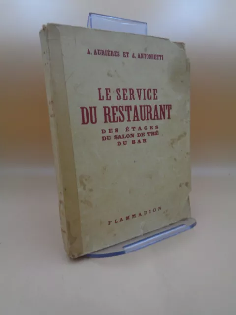Aurières & Antonietti  Le service du restaurant des étages, du salon de thé, bar