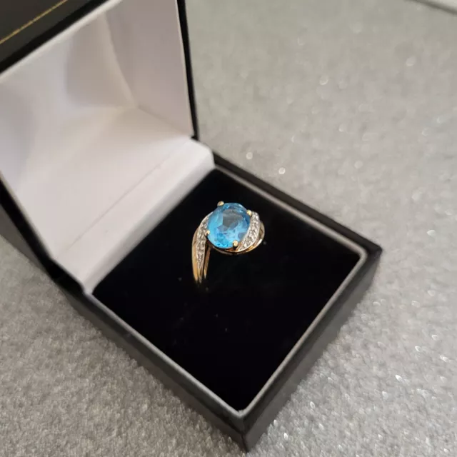 Beautiful 9ct Yellow Gold Swiss Blue Topaz & Diamond Ring 3