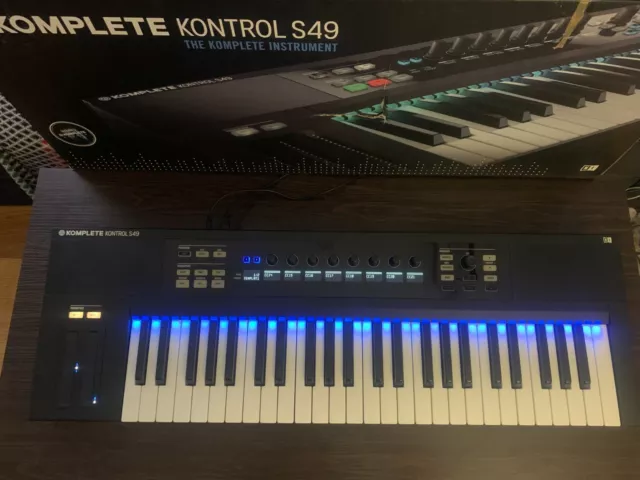 Native Instruments Komplete Kontrol S61 - Keyboard Controller - With Box