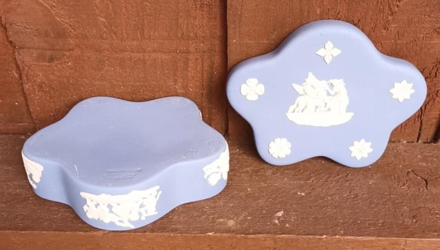 Wedgwood Jasperware white on blue lidded trinket/ring box