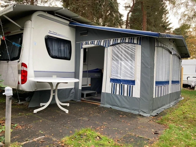 Wohnwagen Hobby de Luxe 540 mit Vorzelt und Schutzdach BJ 2010