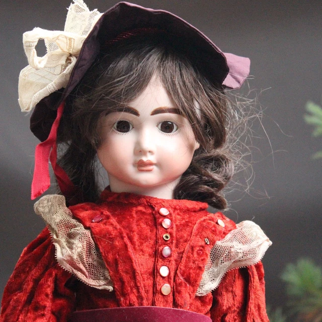 Reproduction Poupée JUMEAU "Triste" 49 Cm – Tête Porcelaine – Cheveux Mohair – Yeux Bleus