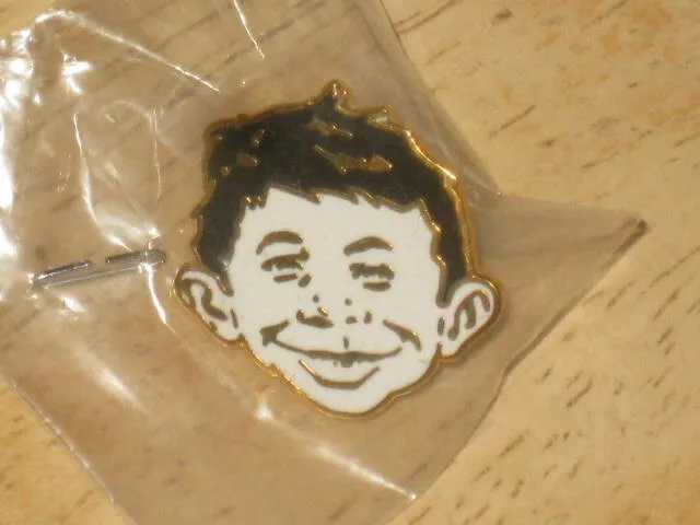 MAD Magazine Readership Survey Pin       Alfred E. Neuman      Unopened     Mint