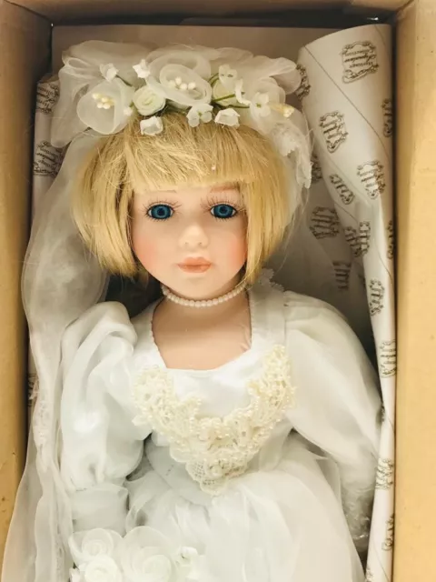 THE HERITAGE SIGNATURE COLLECTION Porcelain Bride Doll Heather..Open box..F