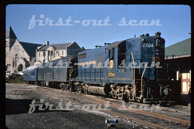 R DUPLICATE SLIDE - Norfolk & Western N&W 2704 EMD GP-9 w/ Pass Train