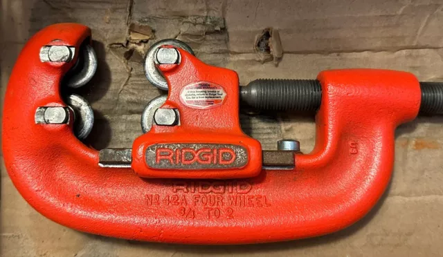 Cortador de tuberías de 4 ruedas de alta resistencia Ridgid 32870 modelo 42-A, 3/4"" - 2"" de capacidad de tubería