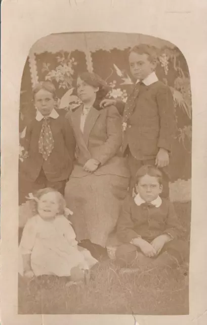 VINTAGE VERY FADED Sepia Photo Mother & 4 Children POSTCARD - SMALL EDGE TEAR