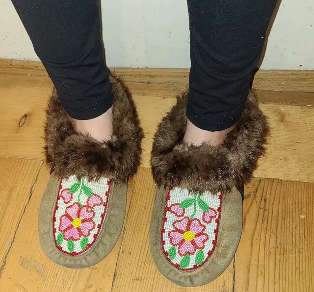 Hand Made Glass Beaded Moccasins Fur trim Vintage floral pattern
