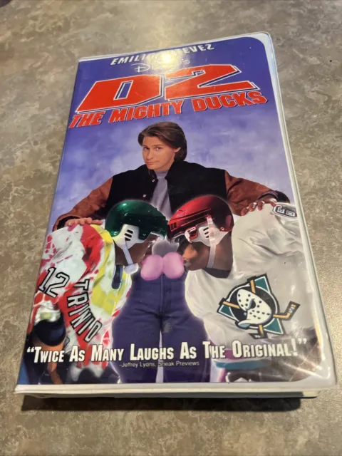 D2: The Mighty Ducks (VHS, 1994) Clamshell