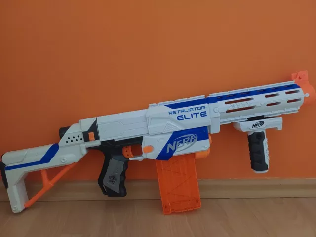 Hasbro 98696 Nerf N-Strike Elite XD Retaliator 4in 1 Gewehr / Blaster + 33 Darts