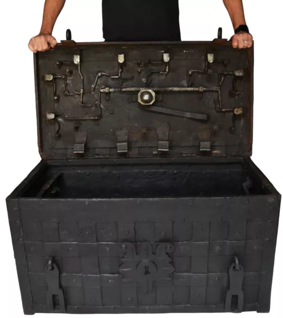 Nuremberg Armada Chest, 18th Century, Working Multipoint Locks, 'Pirates' Chest