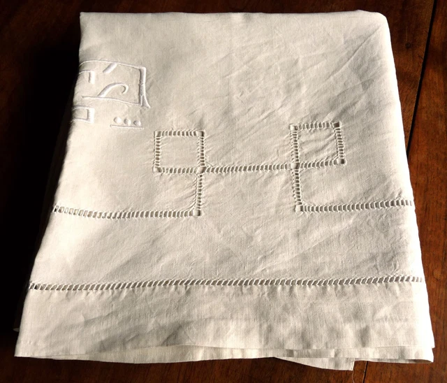 Grand drap ancien en lin - Important monogramme MB et soubassement brodé main - Milieu XIXème | Maison du linge ancien