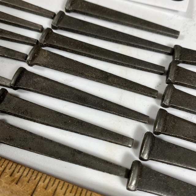Lot Of 20 Vintage  2 1/4 inch Cut Nails 10-BW58 2