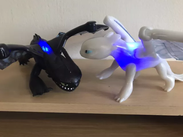 How To Train Your Dragon Toothless & Lightfury Deluxe Figure Light & Sounds