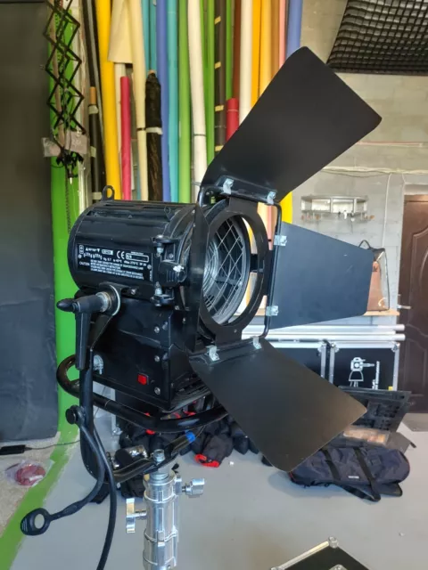 Sachtler Universal 250W HMI Film Fresnel