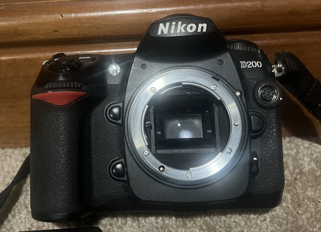Nikon D200 10.2 MP Digital SLR Camera + Battery + Charger + CFCard 27848 3
