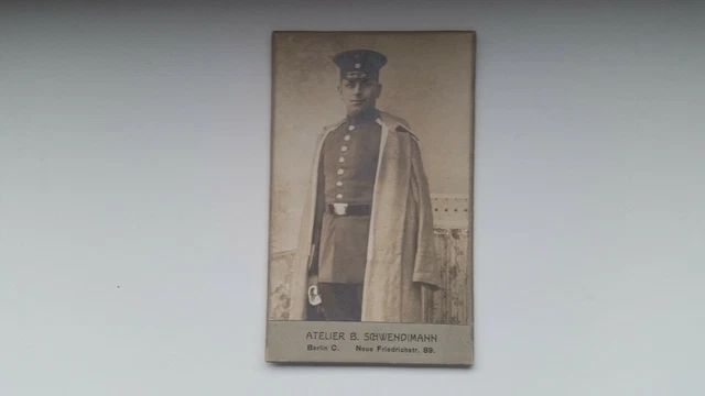 Foto KAB 125K6157 Soldat Berlin C. ca.7x11cm