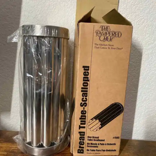 The Pampered Chef Bread Tube-Scalloped New Open Box