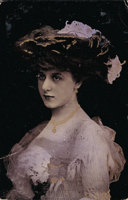 Victorian Girl Portrait Vintage Postcard B36