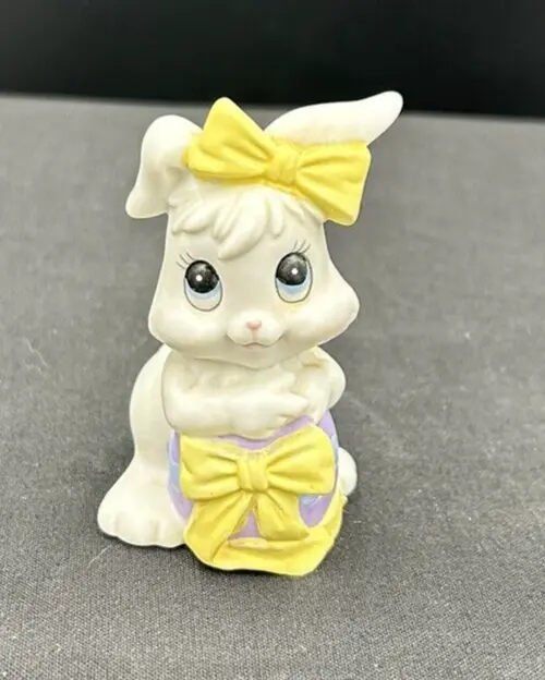 Adorable Vintage Bunny Porcelain Easter Rabbit Figurine~Made in Sri Lanka