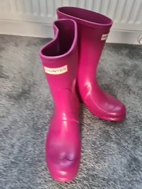 Hunter wellies size 5, short, Fuchsia pink, fair condition.