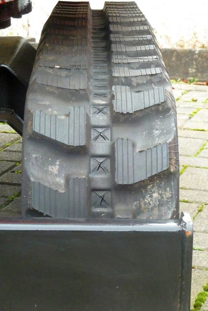 2x Gummikette Baggerkette 230x48x66 für Bobcat E16, E17 2x Gummikette Baggerkette 230x48x66 für Bobcat E16, E17
