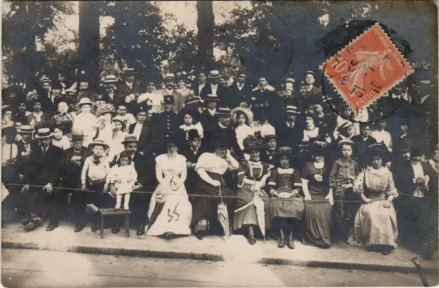CPA carte photo BEAUVAIS une groupe (48625)