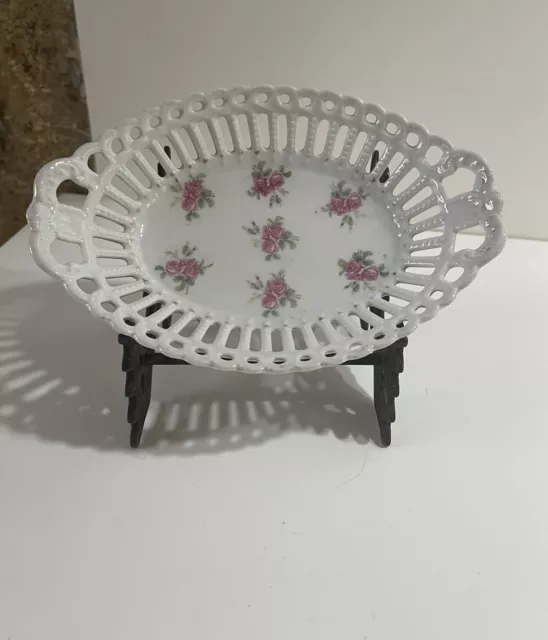 Petite coupe corbeille bannette porcelaine ajourée à décor de roses Shabby Déco