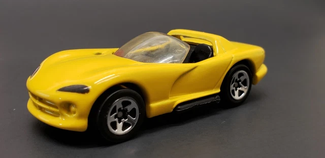 1992-1996 Dodge Viper Rt/10 1:64 Scale Collectible Diorama Diecast Model Car