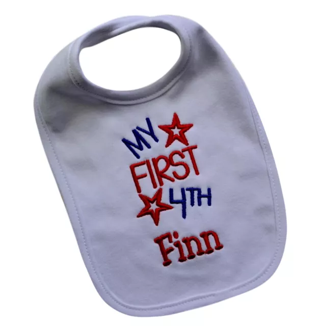 Pechera bebé bordada patriótica personalizada My First 4th of July con nombre