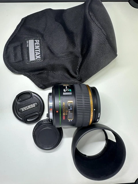 PENTAX SMC DA 55mm f/1.4 SDM Lens w/PH-RBH Hood and Pentax Bag. Top Mint