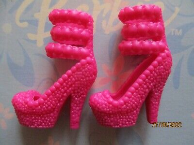 Poupee Barbie / Paire De Chaussures : Bottes, Escarpins ....... (574)