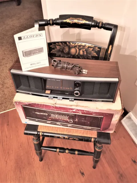 Vintage Lloyd’s Full Dimentional Stereo AM/FM MPX Table Radio Model H677G