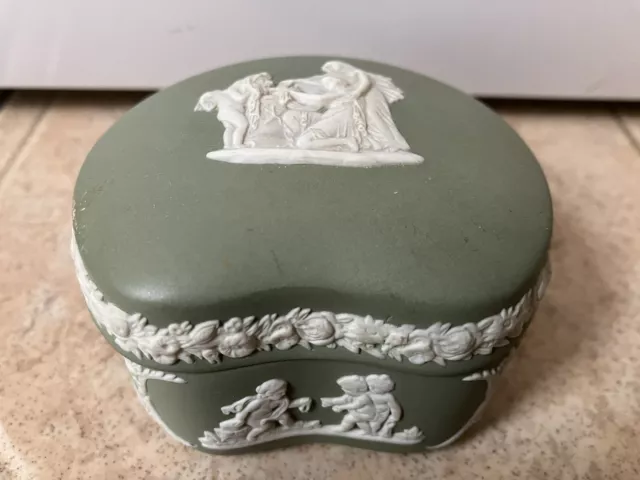 WEDGEWOOD Green and White Trinket Box.